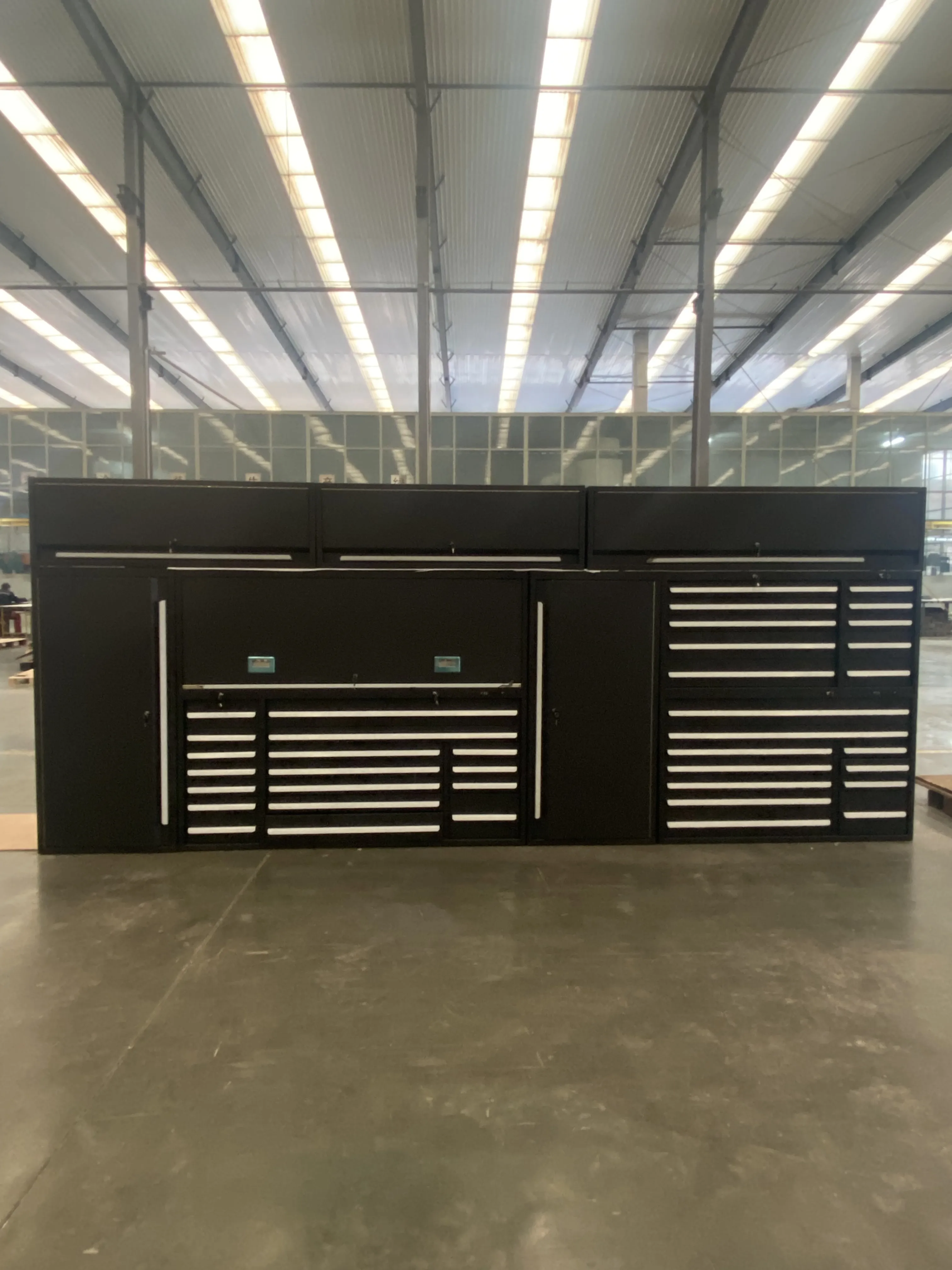 Was sind die Merkmale des neuen modularen Garagenschranks?