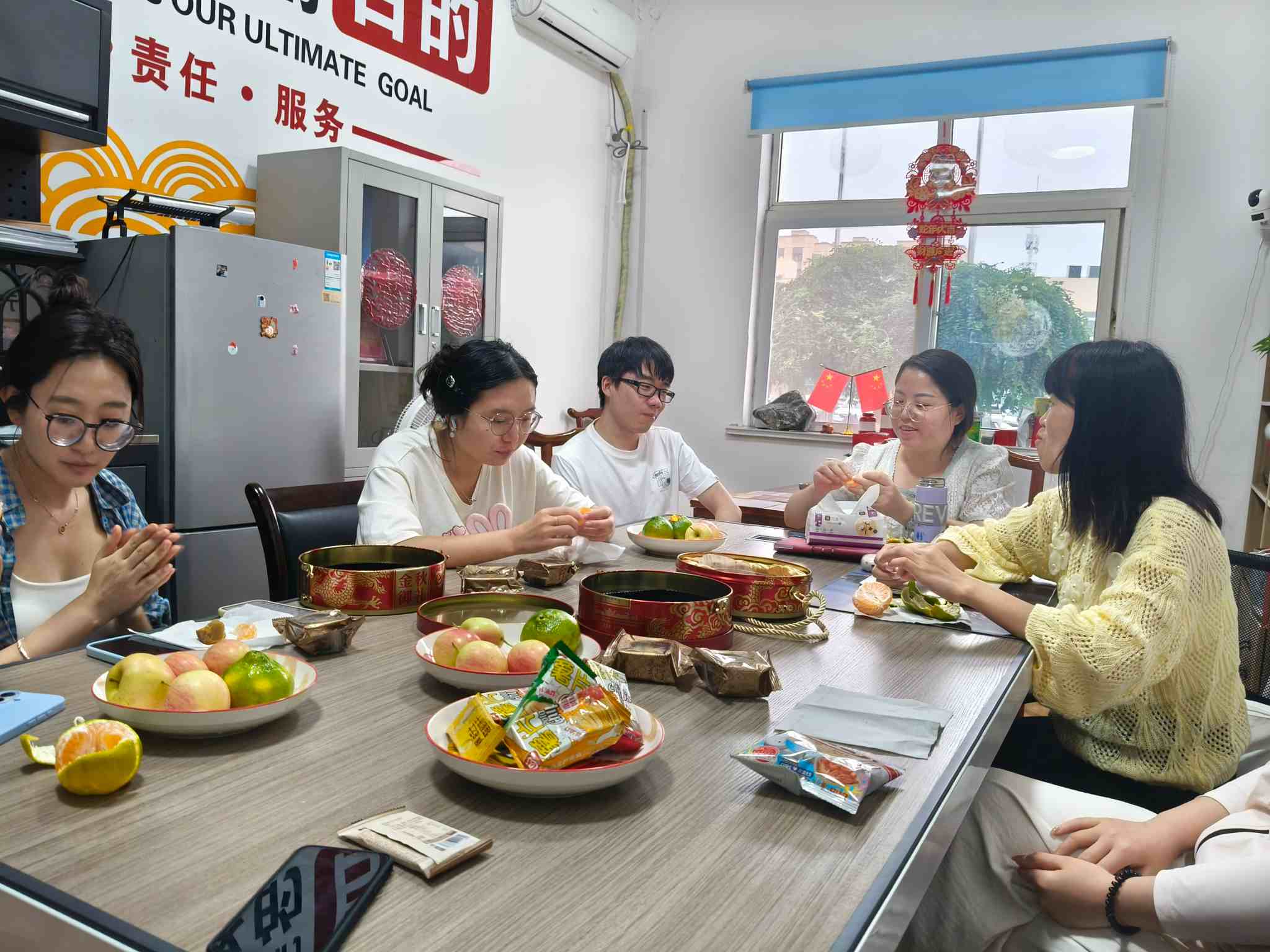 Cyjy begrüßt das neue Mitglied