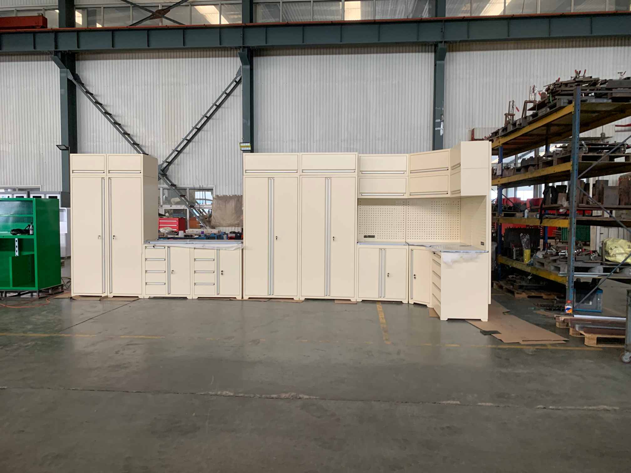 Wie praktisch ist der modulare Garagen-Werkzeugschrank?