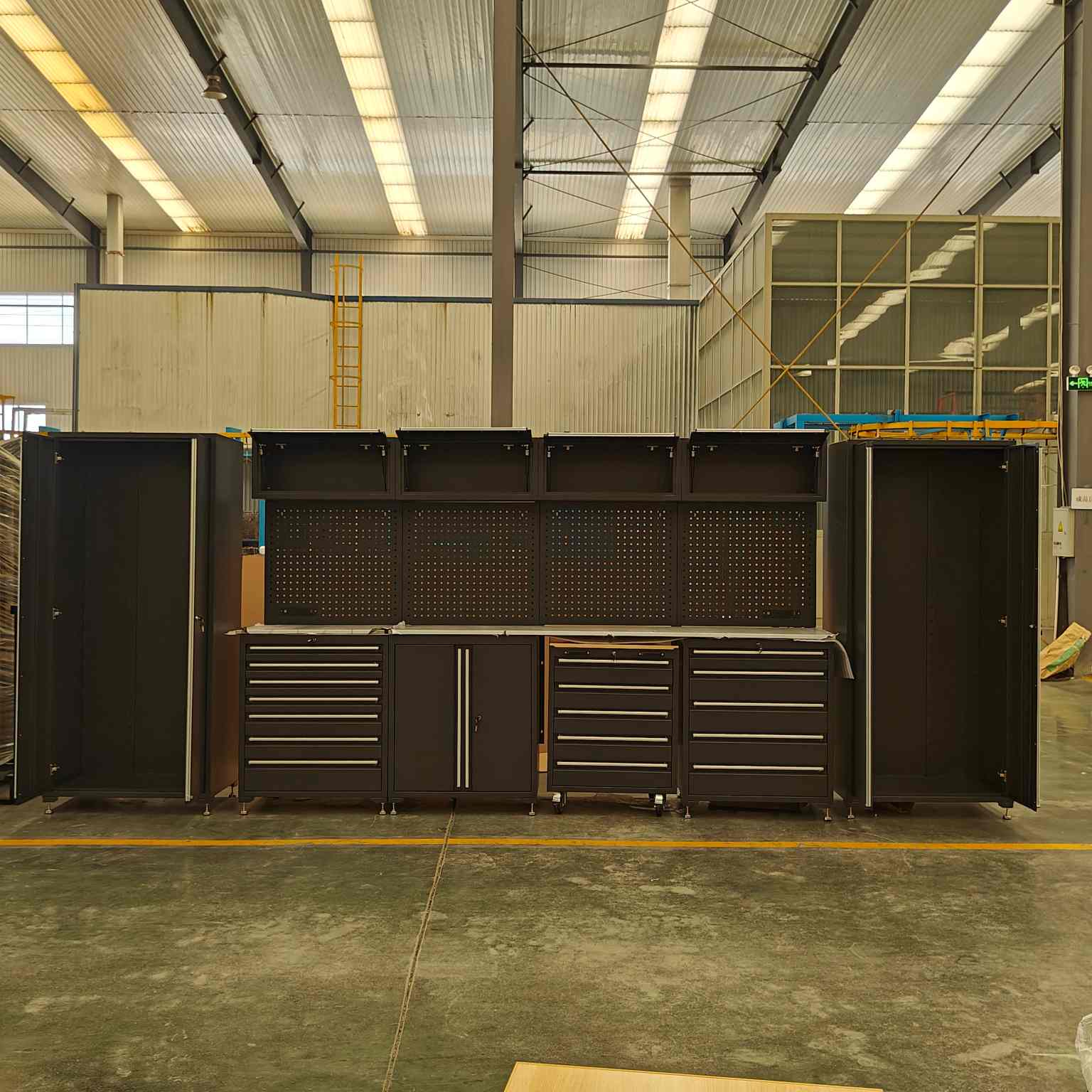Kaltstahl -Garagenschrank Set